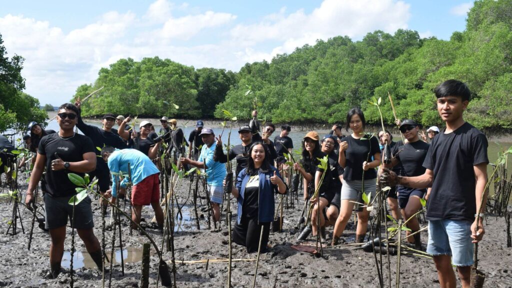 penanaman mangrove oleh BEM IPB Internasional bertajuk hospitalitrees